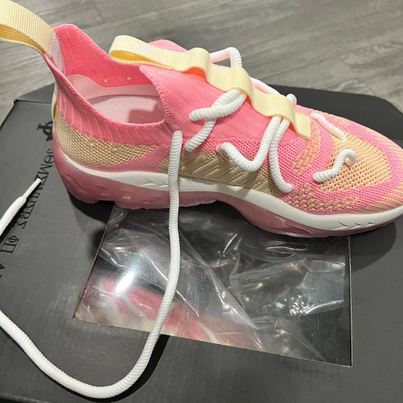 Sia shoe collection. This is a size 6 in women and were made to order. - Picture 3 of 3